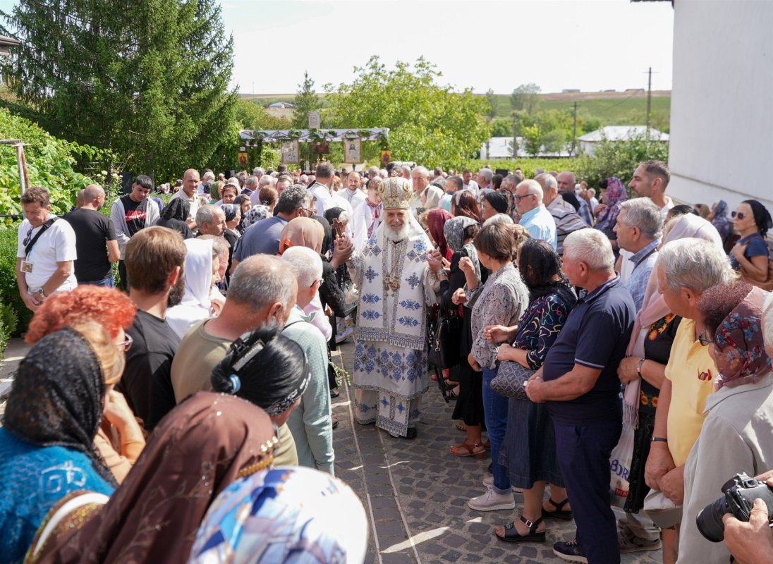 Hramul Mănăstirii „Naşterea Maicii Domnului”-Cudalbi 373368