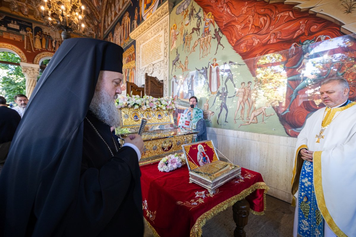 Moaştele Sfintei Ana cinstite la Biserica „Sfântul Gheorghe”‑Nou 373388