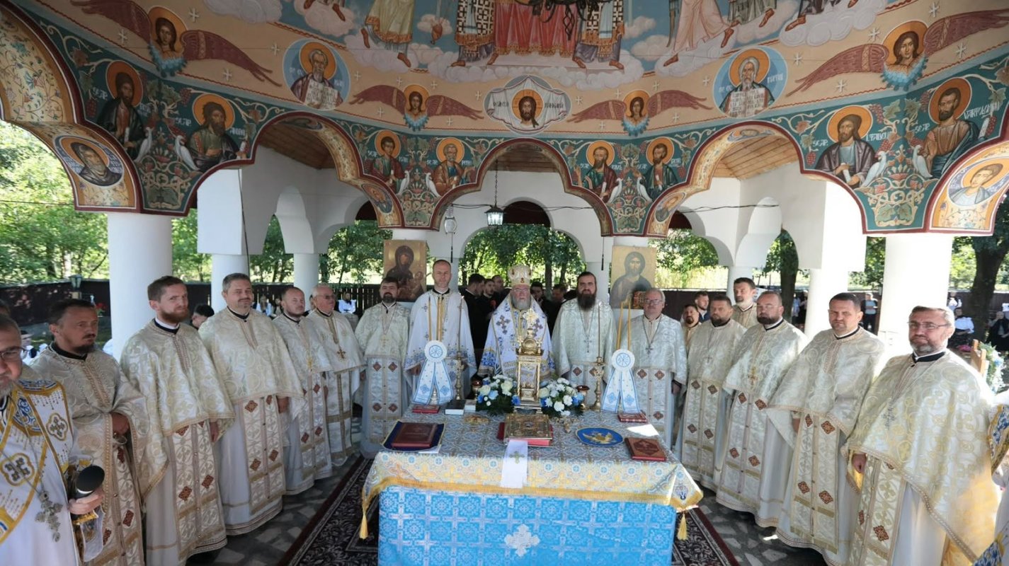 Comunitatea credincioşilor din Rozavlea, în sărbătoare 373449