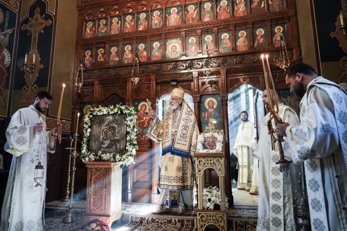 Hramul Paraclisului Arhiepiscopal din Curtea de Argeș 373458