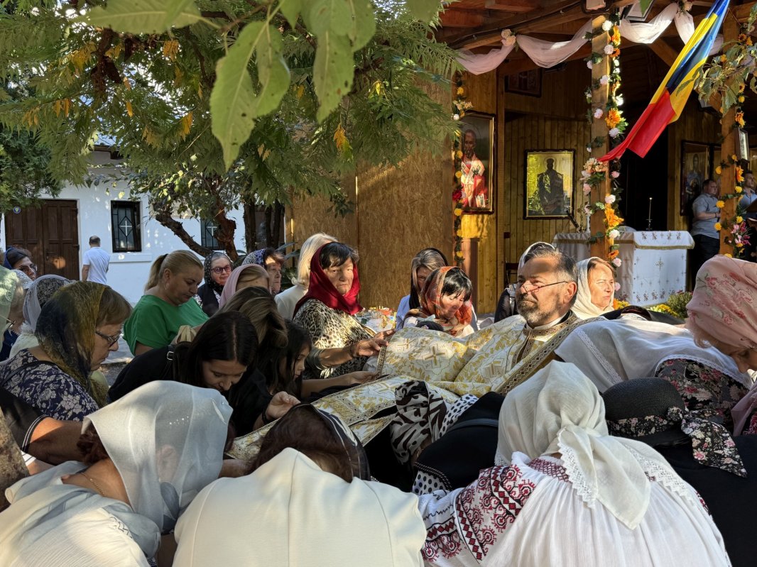 Hramul Parohiei „Nașterea Maicii Domnului” din Bacău marcat prin evenimente ample 373468