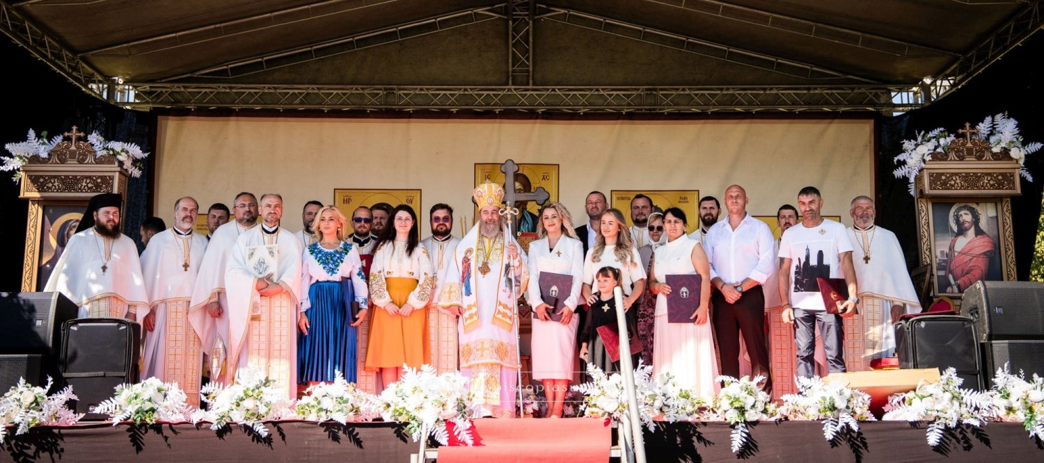 Hramul Parohiei „Sfinții Părinți Ioachim și Ana”-Stejari 373436