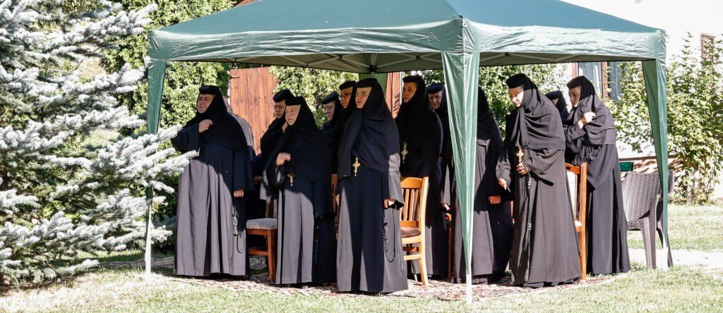 Liturghie arhierească la hramul Mănăstirii Logrești 373481