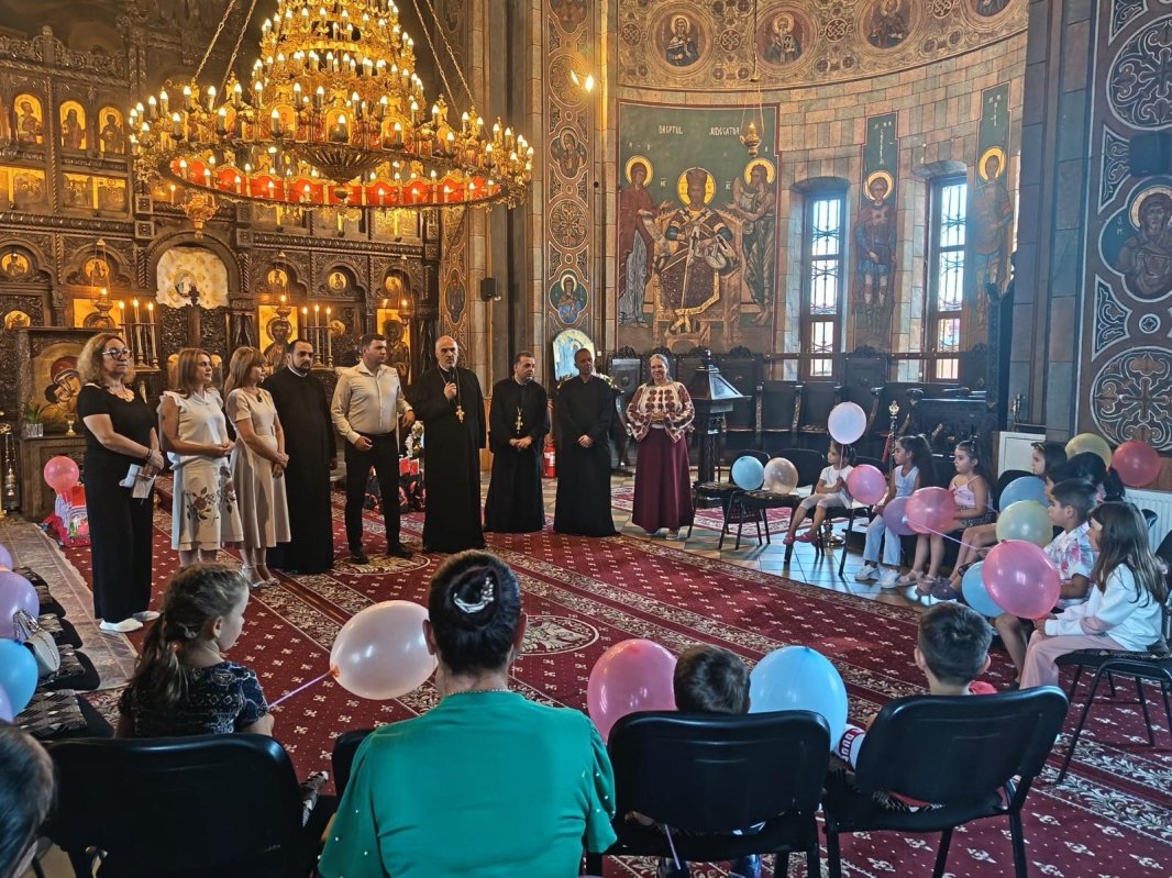 „Prima oră de religie” la Parohia Gura Ocniței din Dâmbovița 373484