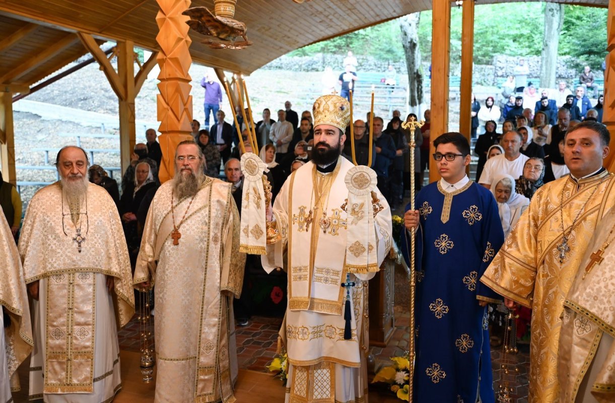 Sărbătoarea Nașterii Maicii Domnului în Episcopia Devei şi Hunedoarei 373442
