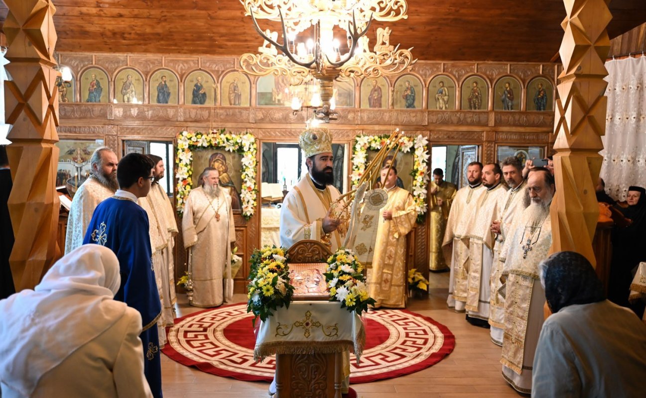 Sărbătoarea Nașterii Maicii Domnului în Episcopia Devei şi Hunedoarei 373443
