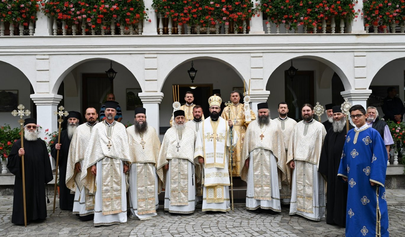 Sărbătoarea Nașterii Maicii Domnului în Episcopia Devei şi Hunedoarei 373445