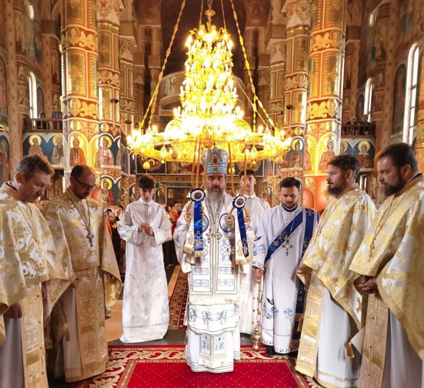Sărbătoarea Nașterii Maicii Domnului în Episcopia Devei şi Hunedoarei 373446
