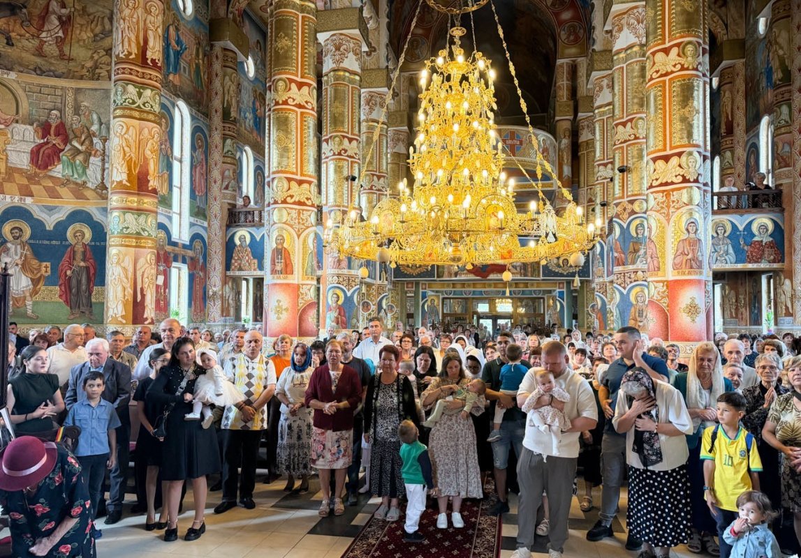 Sărbătoarea Nașterii Maicii Domnului în Episcopia Devei şi Hunedoarei 373447