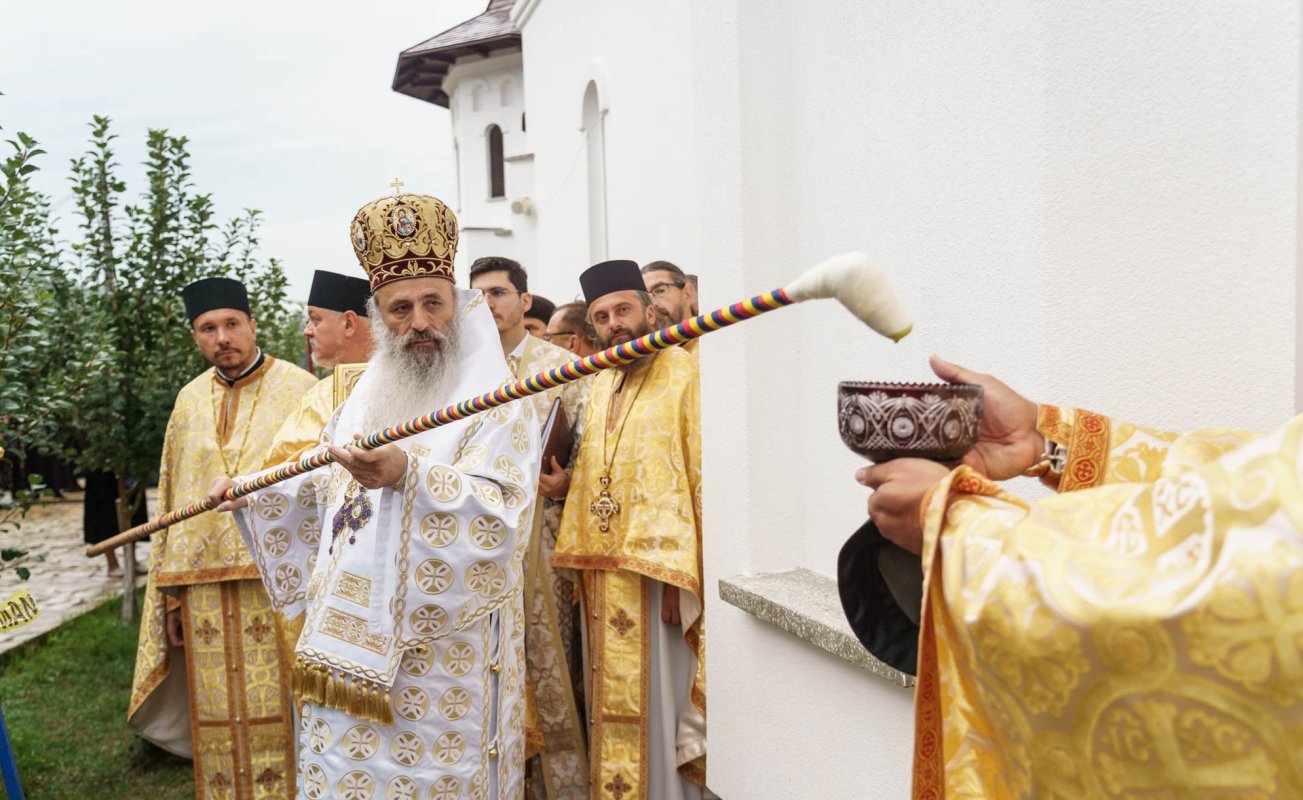 Biserica Parohiei Cișmea-Răchiți a fost sfințită de Mitropolitul Moldovei și Bucovinei 373793
