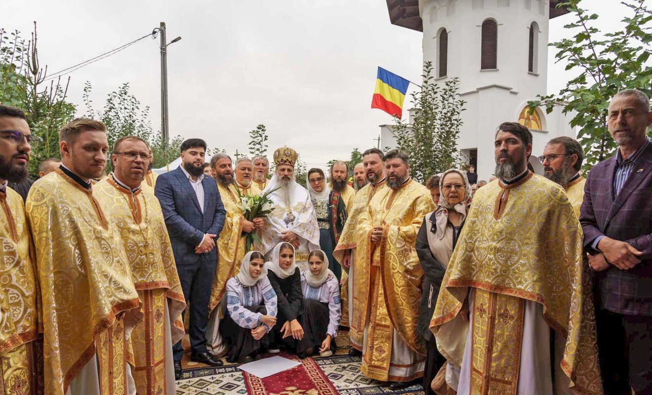 Sfințirea bisericii Parohiei Cișmea‑Răchiți din Botoșani 373791