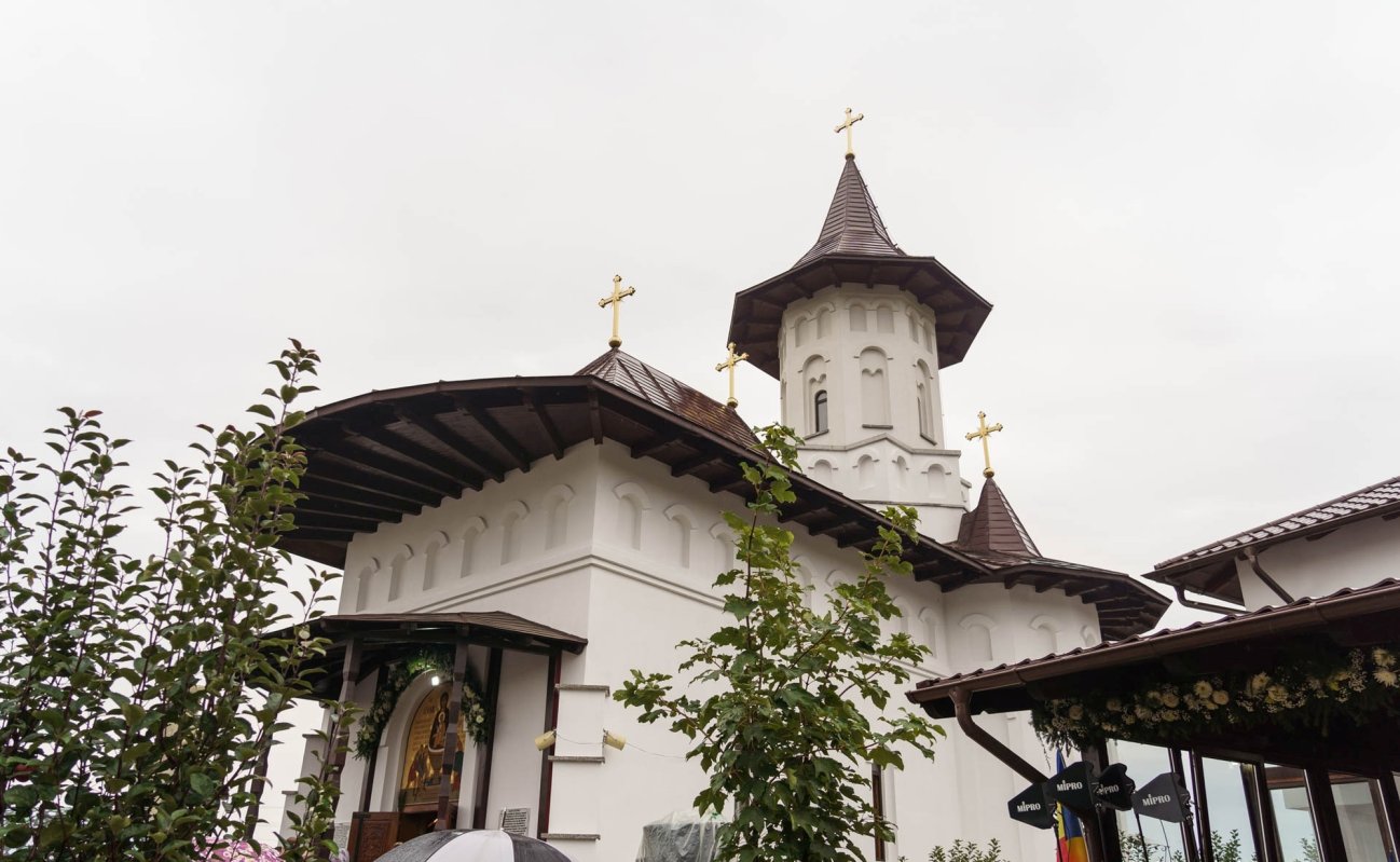 Sfințirea bisericii Parohiei Cișmea‑Răchiți din Botoșani 373796