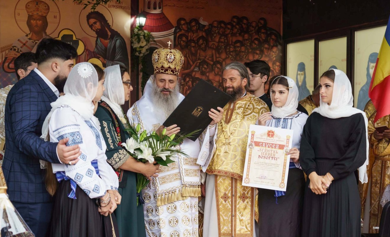 Sfințirea bisericii Parohiei Cișmea‑Răchiți din Botoșani 373798