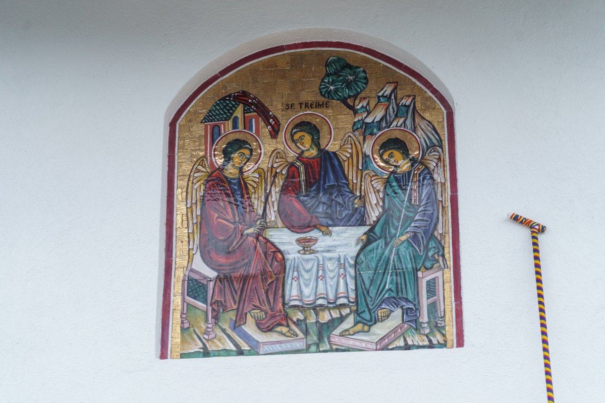 Biserica „Sfânta Treime” din Straja, Tarcău, a fost sfințită 373807