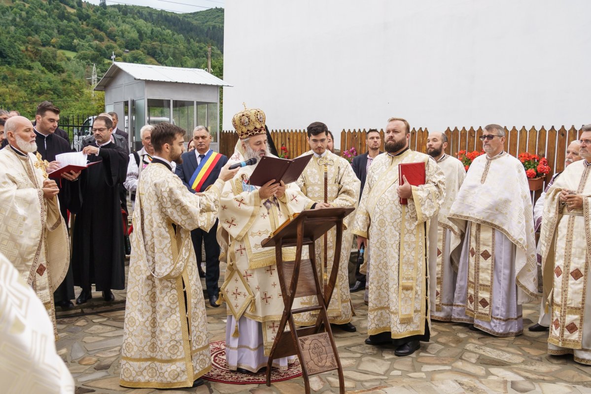 Biserica „Sfânta Treime” din Straja, Tarcău, a fost sfințită 373809