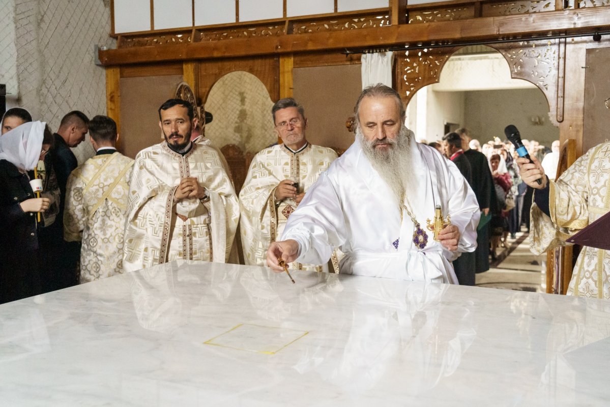Biserica „Sfânta Treime” din Straja, Tarcău, a fost sfințită 373810