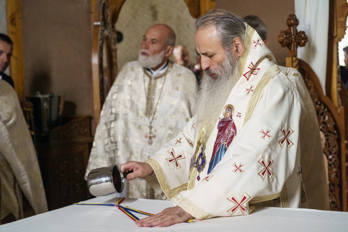 Biserica „Sfânta Treime” din Straja, Tarcău, a fost sfințită 373811