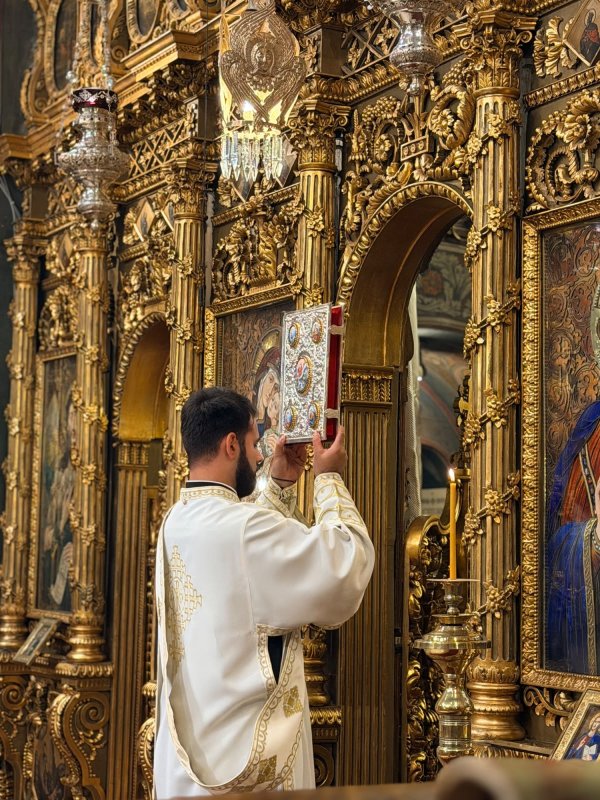„Crucea trebuie privită întotdeauna în lumina iubirii lui Dumnezeu” 373854