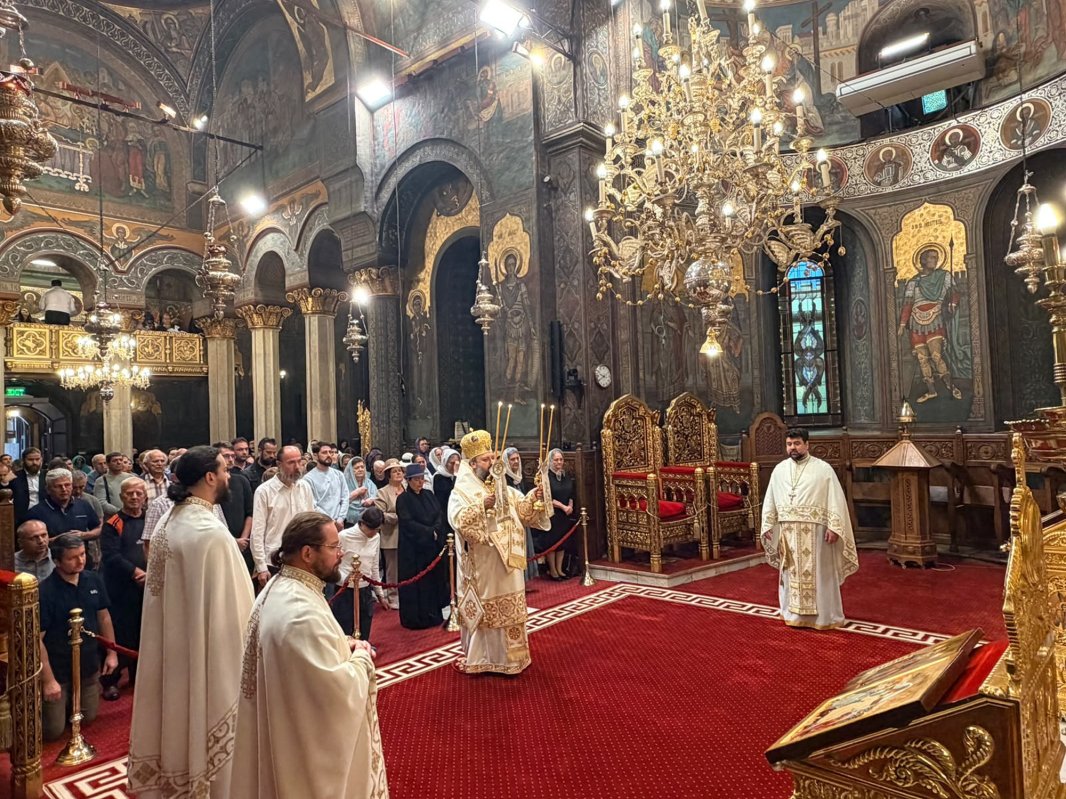 „Crucea trebuie privită întotdeauna în lumina iubirii lui Dumnezeu” 373855