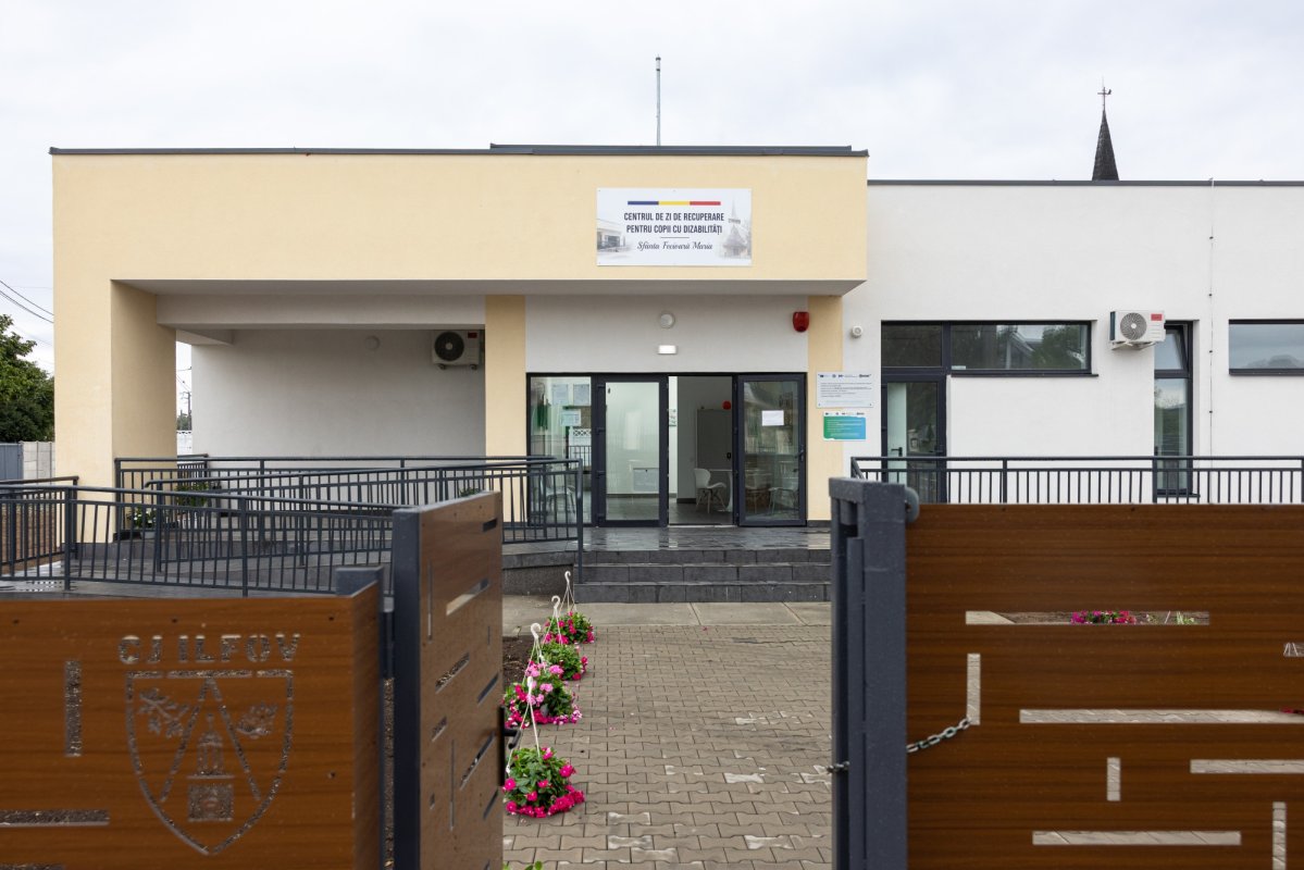 Sfințirea Paraclisului „Sfinții Împărați Constantin și Elena” din cadrul Centrului de îngrijire și asistență din Vidra 373856
