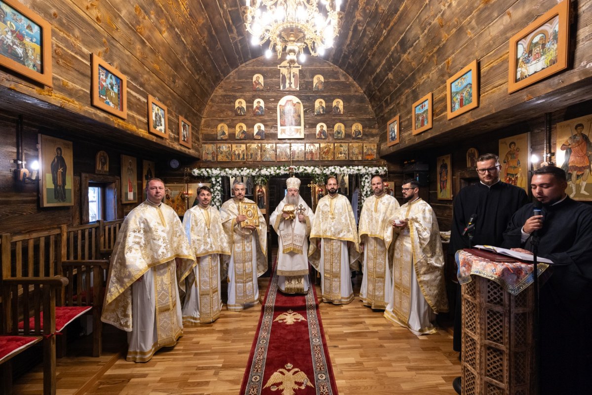Sfințirea Paraclisului „Sfinții Împărați Constantin și Elena” din cadrul Centrului de îngrijire și asistență din Vidra 373858