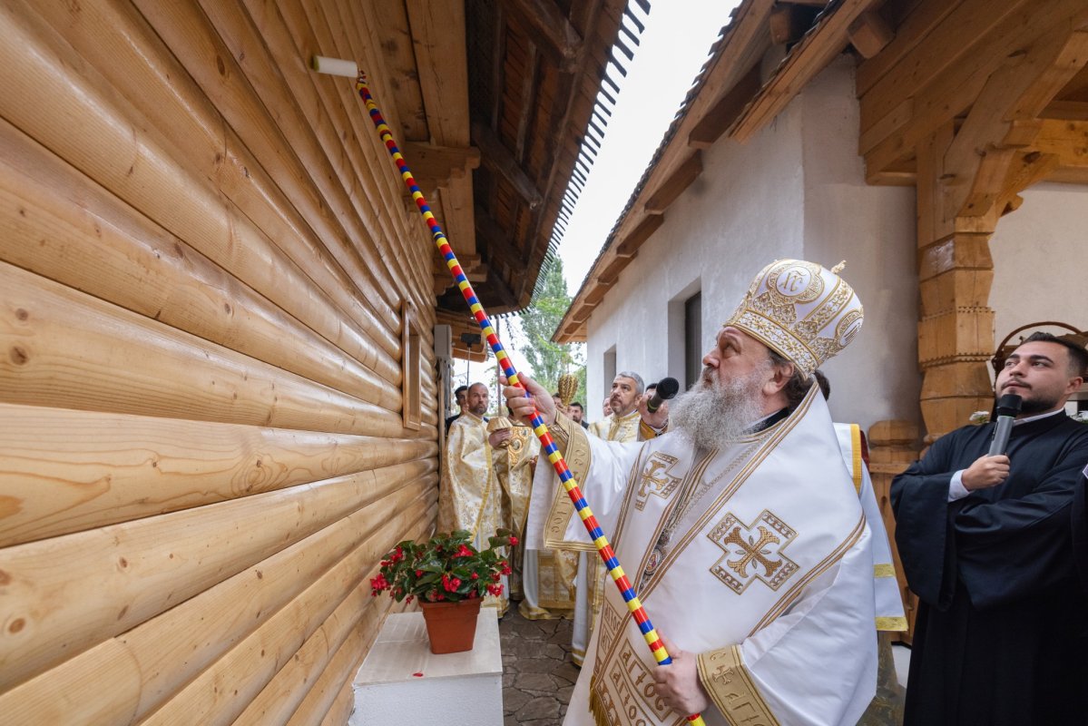Sfințirea Paraclisului „Sfinții Împărați Constantin și Elena” din cadrul Centrului de îngrijire și asistență din Vidra 373861