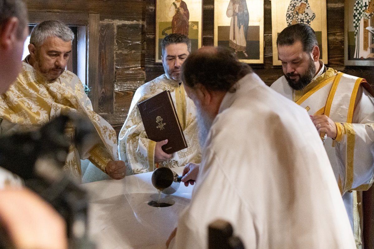 Sfințirea Paraclisului „Sfinții Împărați Constantin și Elena” din cadrul Centrului de îngrijire și asistență din Vidra 373864