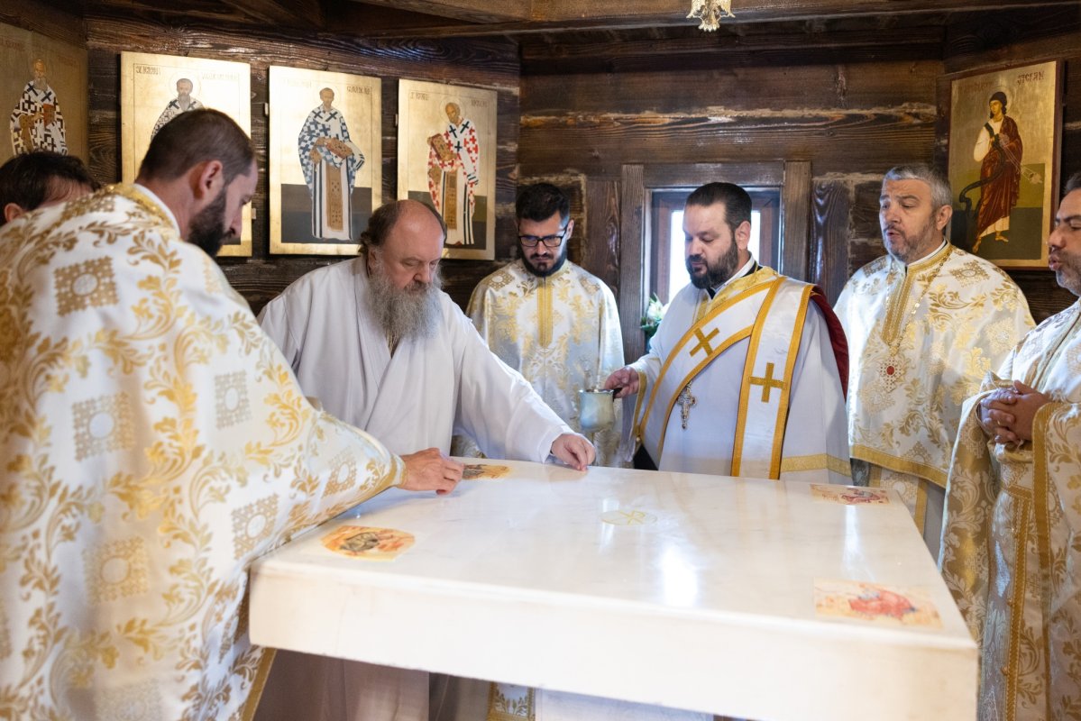 Sfințirea Paraclisului „Sfinții Împărați Constantin și Elena” din cadrul Centrului de îngrijire și asistență din Vidra 373865