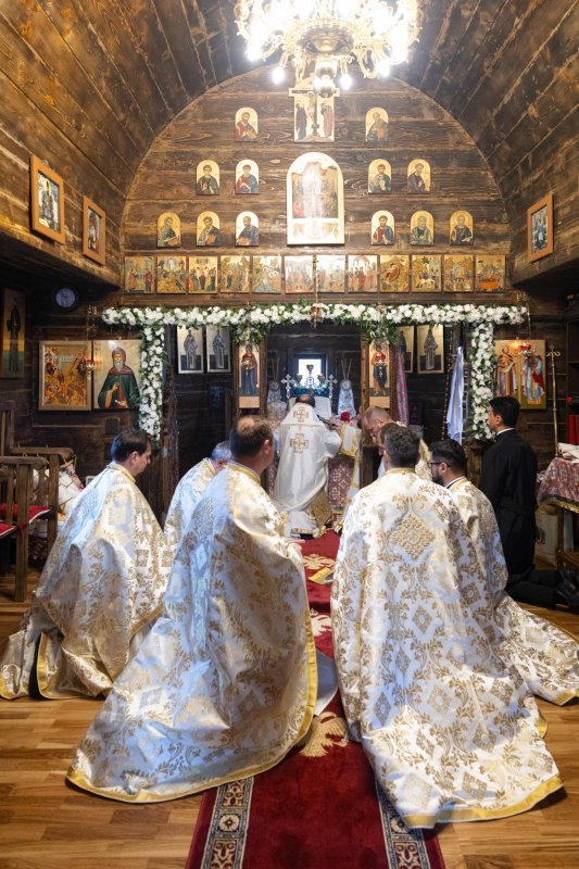 Sfințirea Paraclisului „Sfinții Împărați Constantin și Elena” din cadrul Centrului de îngrijire și asistență din Vidra 373866