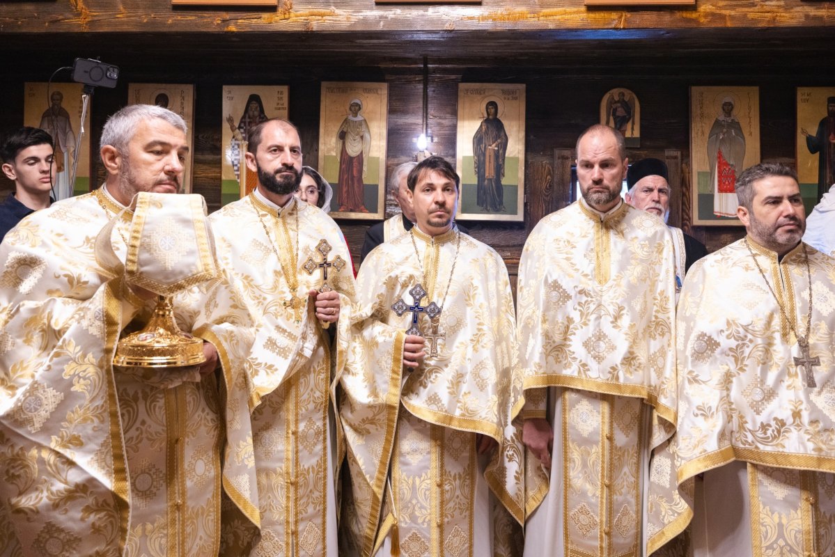 Sfințirea Paraclisului „Sfinții Împărați Constantin și Elena” din cadrul Centrului de îngrijire și asistență din Vidra 373870