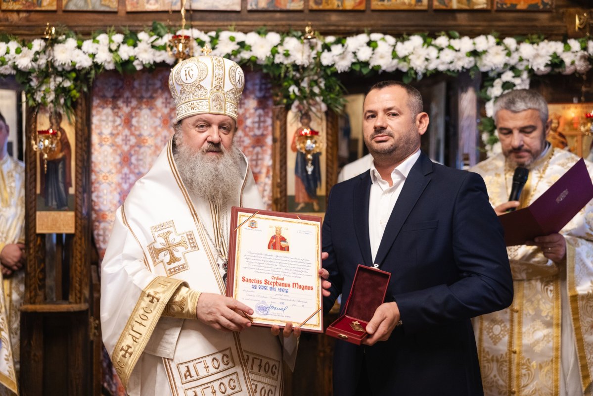 Sfințirea Paraclisului „Sfinții Împărați Constantin și Elena” din cadrul Centrului de îngrijire și asistență din Vidra 373876