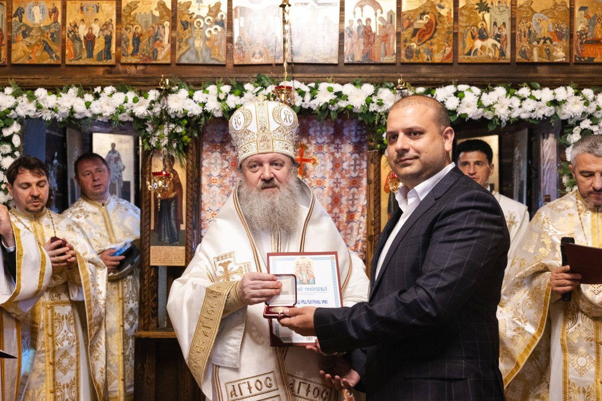 Sfințirea Paraclisului „Sfinții Împărați Constantin și Elena” din cadrul Centrului de îngrijire și asistență din Vidra 373878
