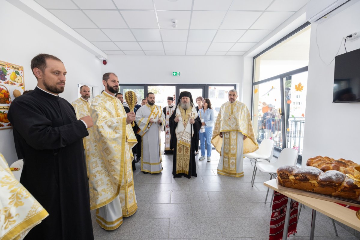 Sfințirea Paraclisului „Sfinții Împărați Constantin și Elena” din cadrul Centrului de îngrijire și asistență din Vidra 373885