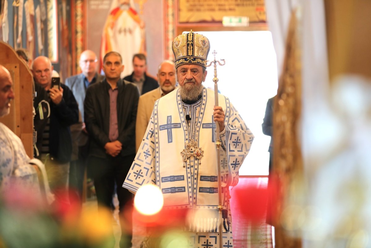 Liturghie arhierească la Schitul „Acoperământul Maicii Domnului” din Şura Mare 373899
