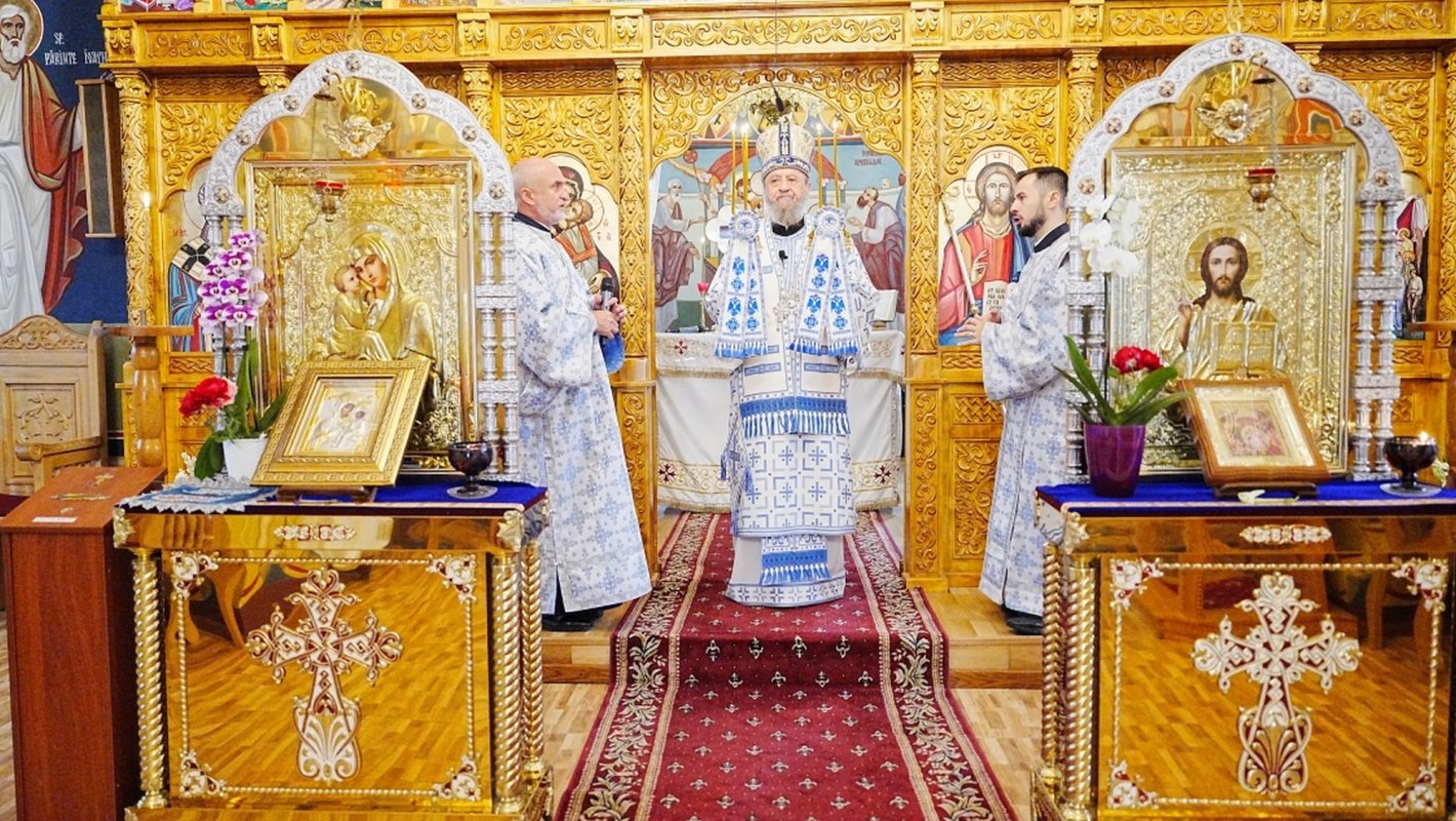 Liturghie arhierească la Schitul „Acoperământul Maicii Domnului” din Şura Mare 373907