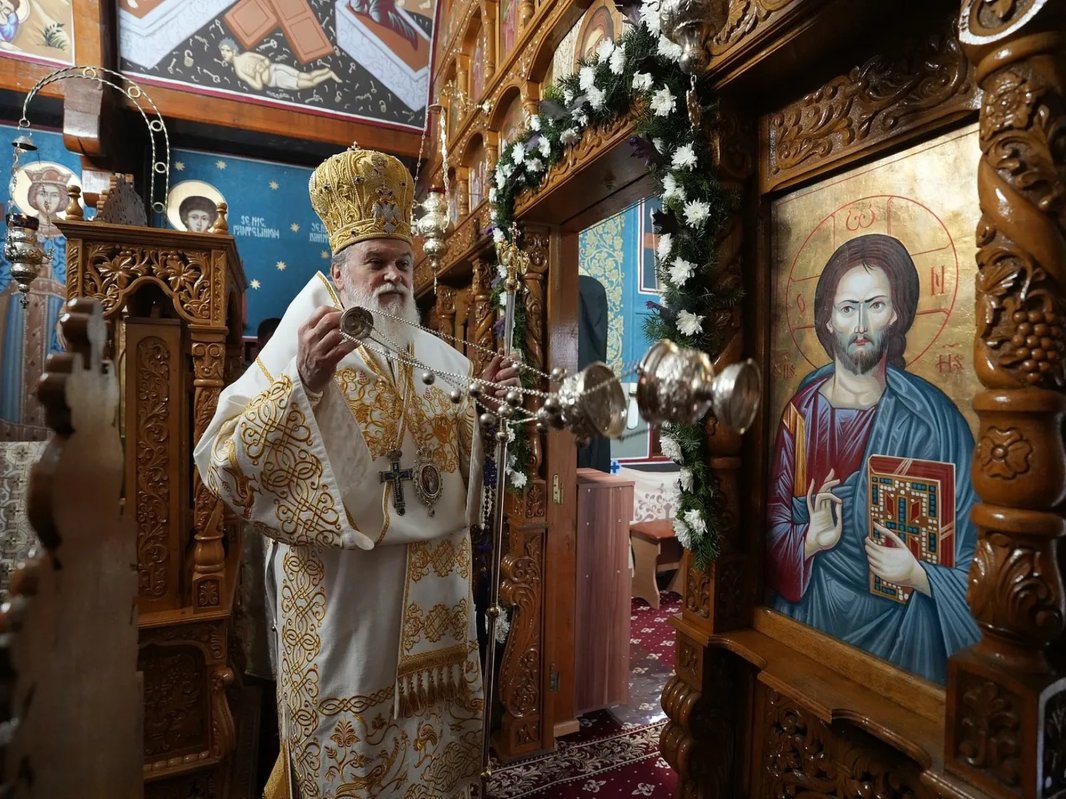 Slujire arhierească la Mănăstirea Coslogeni din judeţul Călărași 373971