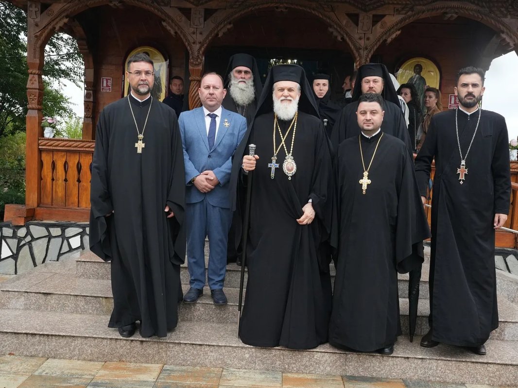 Slujire arhierească la Mănăstirea Coslogeni din judeţul Călărași 373973