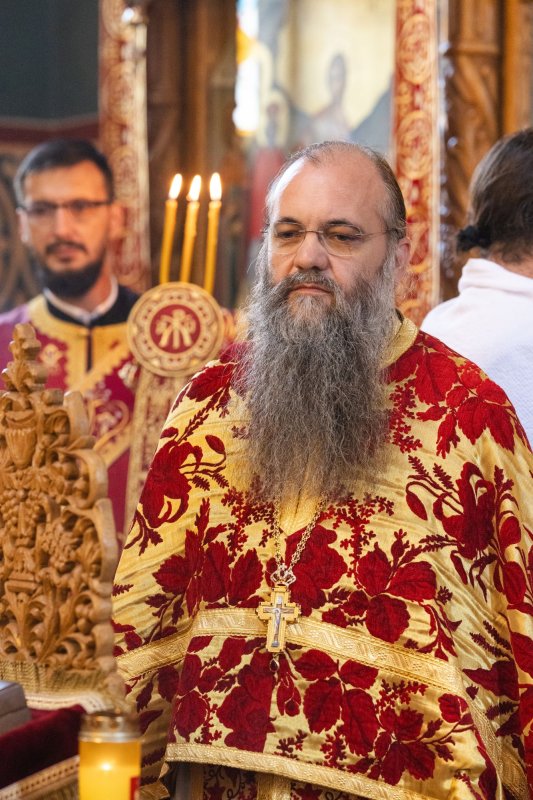 Zi de bucurie la hramul Mănăstirii Caraiman 374011