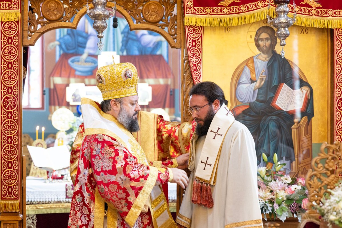 Zi de bucurie la hramul Mănăstirii Caraiman 374014