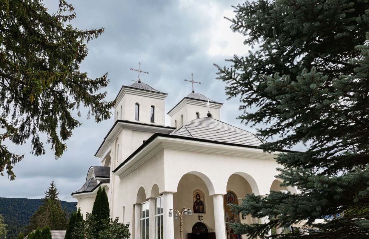 Zi de bucurie la hramul Mănăstirii Caraiman 374017