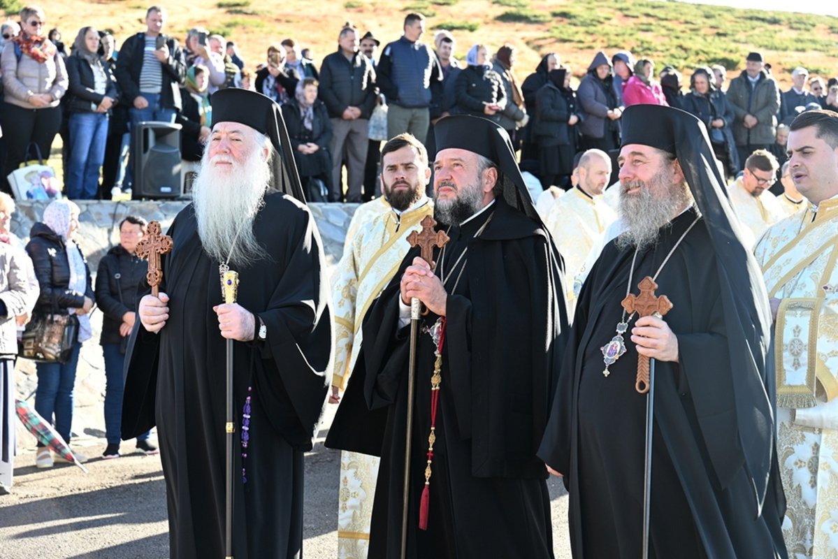 A 21‑a ediție a tradiționalului pelerinaj la Crucea de pe Muntele Mic 374074
