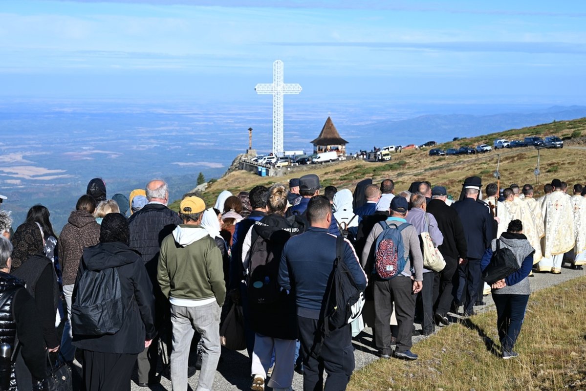 A 21‑a ediție a tradiționalului pelerinaj la Crucea de pe Muntele Mic 374075