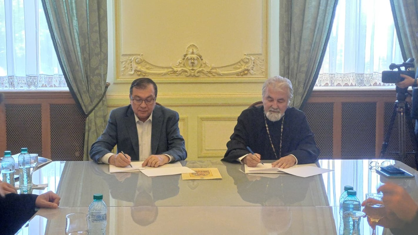 Acord de colaborare între Arhiepiscopia Bucureștilor și UMFCD 374065