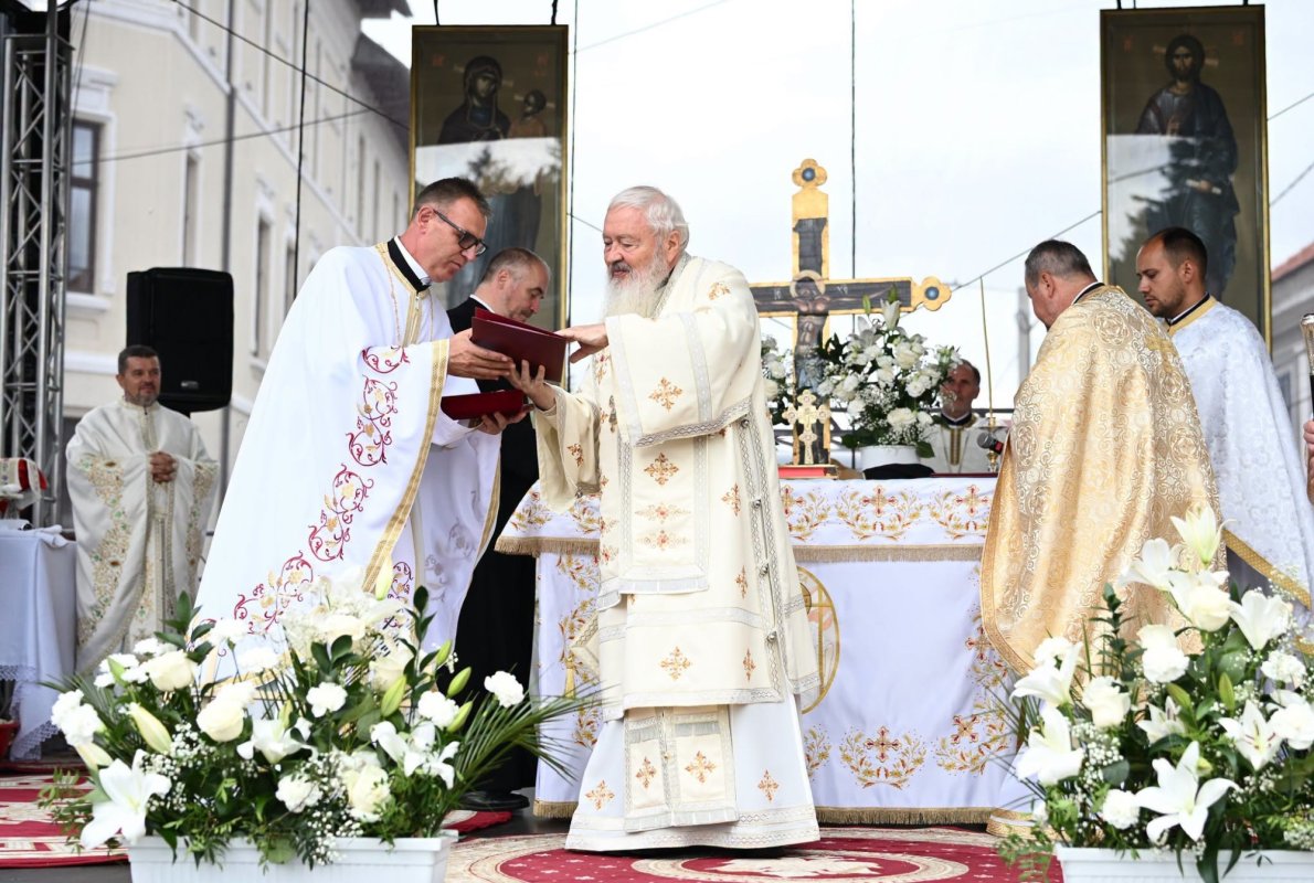 Binecuvântare la Biserica „Sfinții Împărați Constantin și Elena” din Năsăud 374050