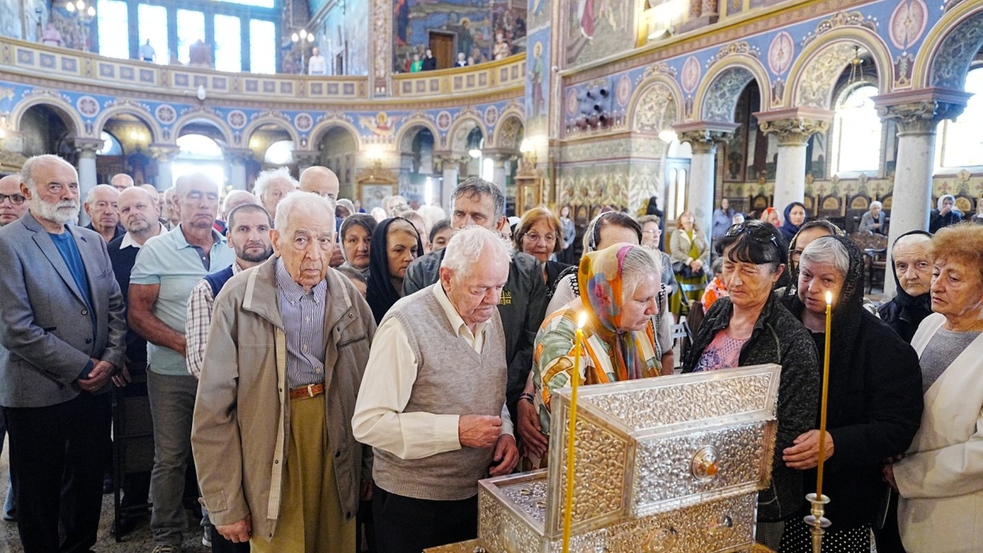Cinstire adusă Sfintei Cruci la Catedrala Mitropolitană din Sibiu 374057