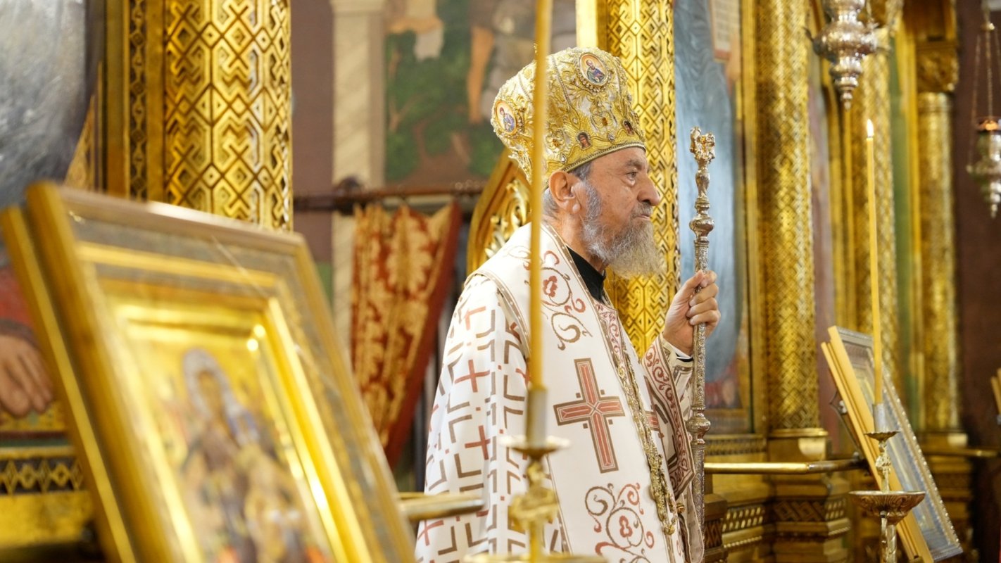 Cinstire adusă Sfintei Cruci la Catedrala Mitropolitană din Sibiu 374059