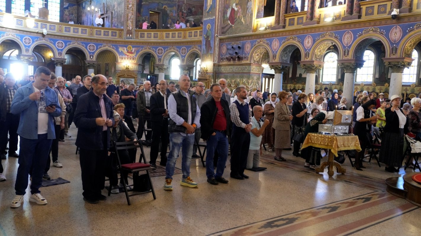 Cinstire adusă Sfintei Cruci la Catedrala Mitropolitană din Sibiu 374061