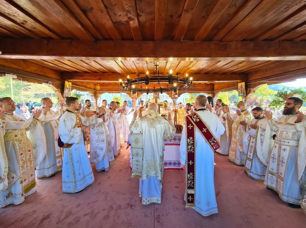 Hramul Mănăstirii Cășiel 374044