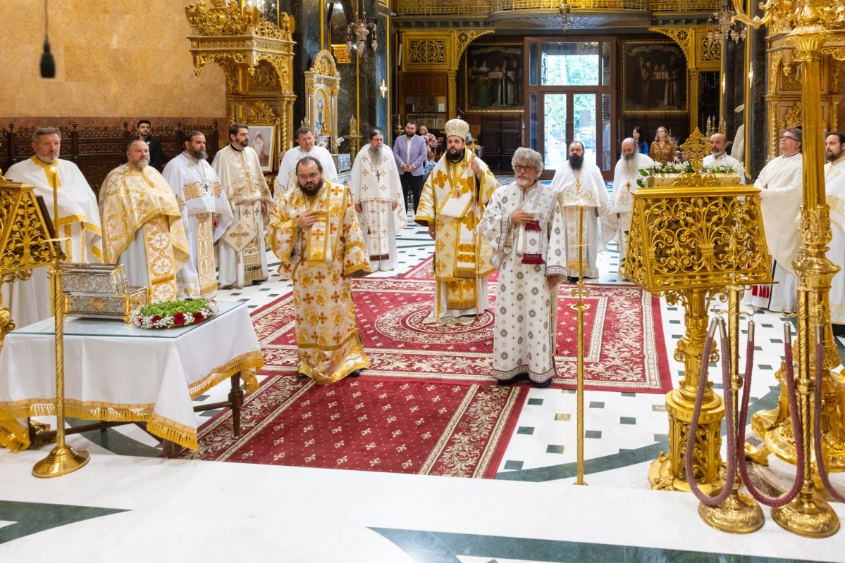 Revedere după 25 de ani a absolvenților teologi bucureșteni 374080