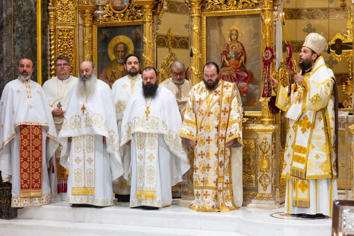 Revedere după 25 de ani a absolvenților teologi bucureșteni 374084